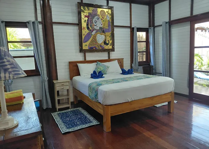 Ponder - The Hideaway Villa